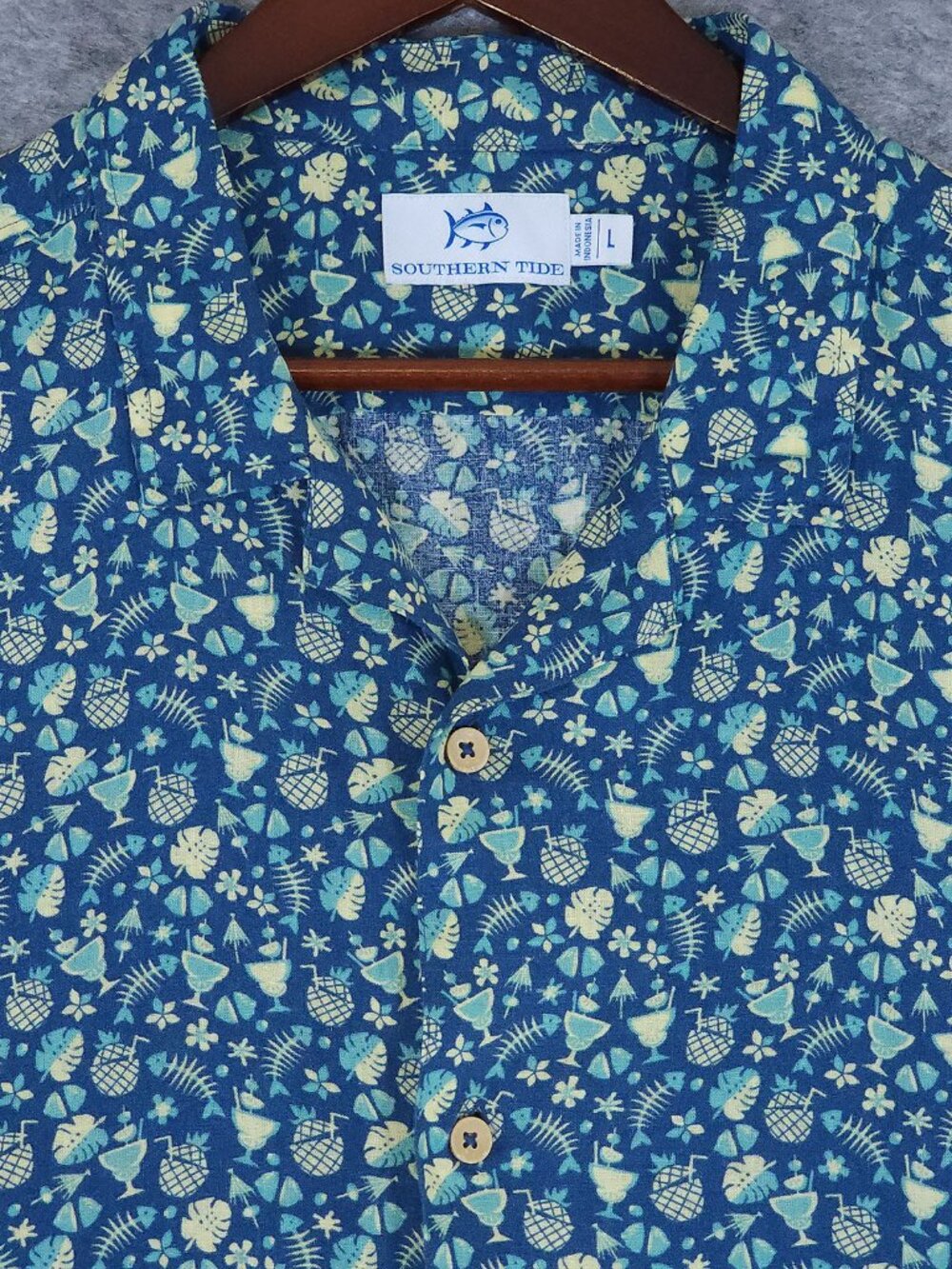 Southern Tide Bad & Boozy Blue Linen Blend Camp Shirt XL Pineapple Fish Hawaiian